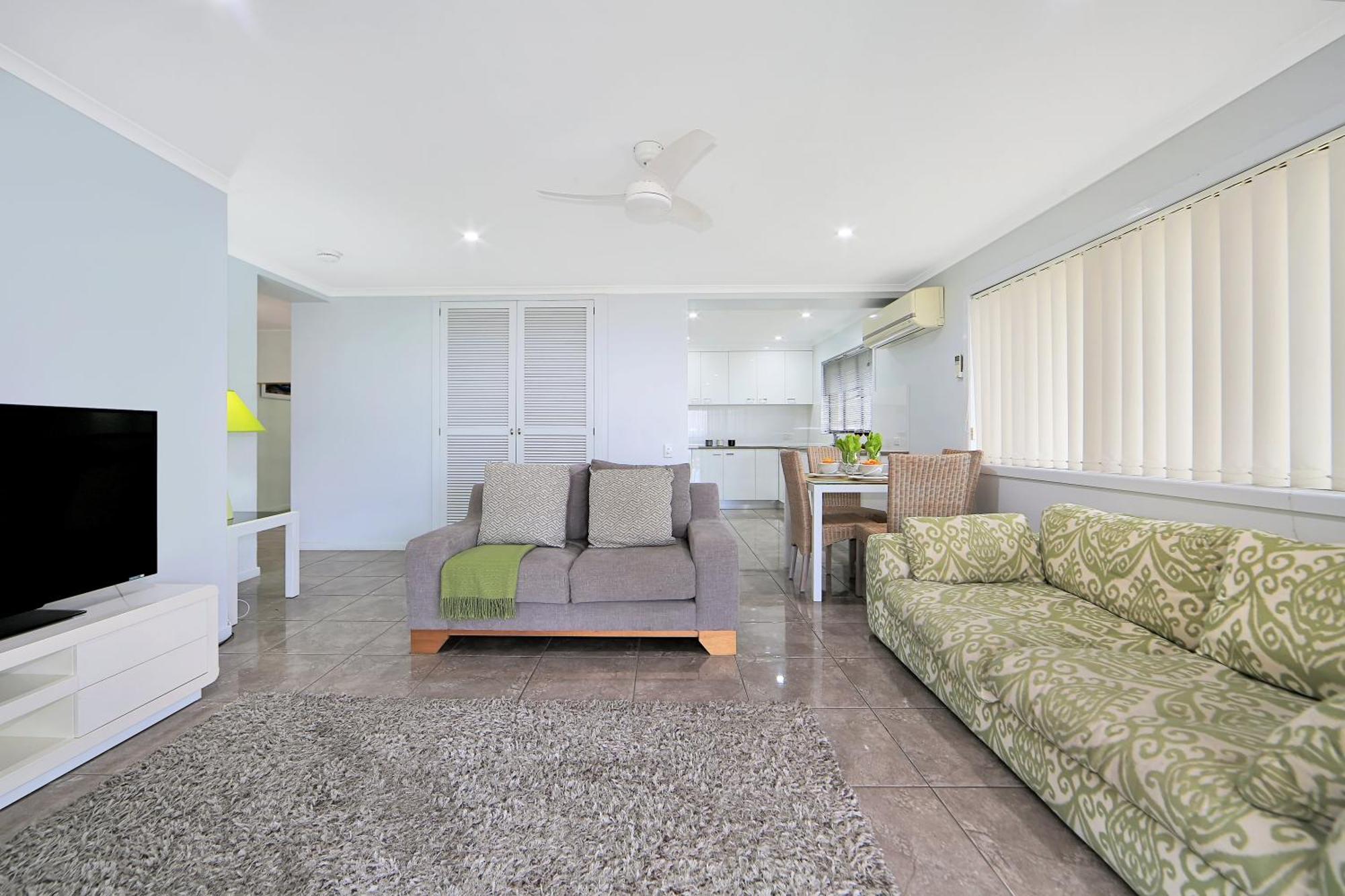 Nautilus Beachside Apartments Bargara Rum bild